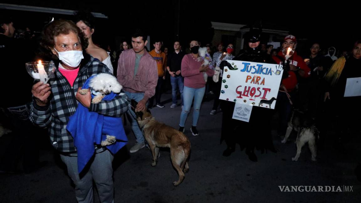 $!Saltillenses acompañan a Verónica, dueña de Ghost, mientras exigen por justicia.