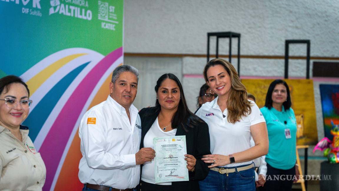 $!Participantes de diferentes edades y sectores sociales concluyeron su formación en talleres de oficios y desarrollo personal, impulsando el autoempleo y la inclusión social en Saltillo.