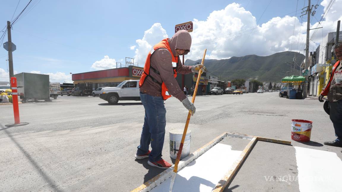 $!Se reforzó la seguridad vial con pintura en reductores de velocidad y cruces peatonales sobre el bulevar Las Teresitas.