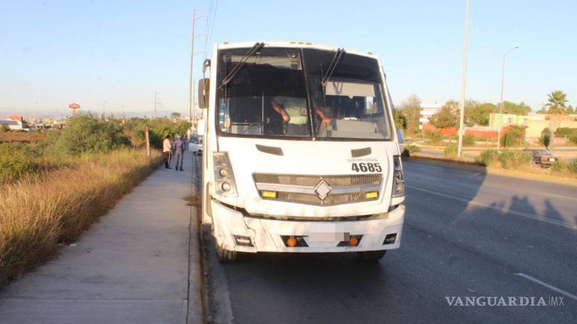 $!La cámara de seguridad del autobús captó el momento exacto del choque.
