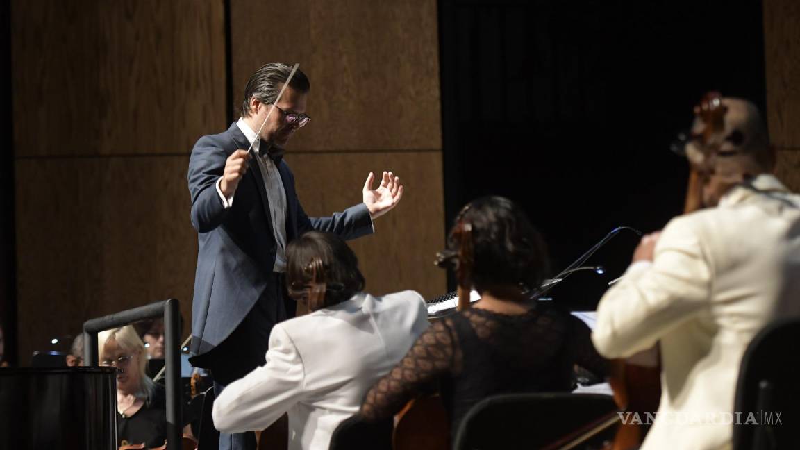 $!Natanael Espinoza dirigió este concierto de temporada de la OFDC.