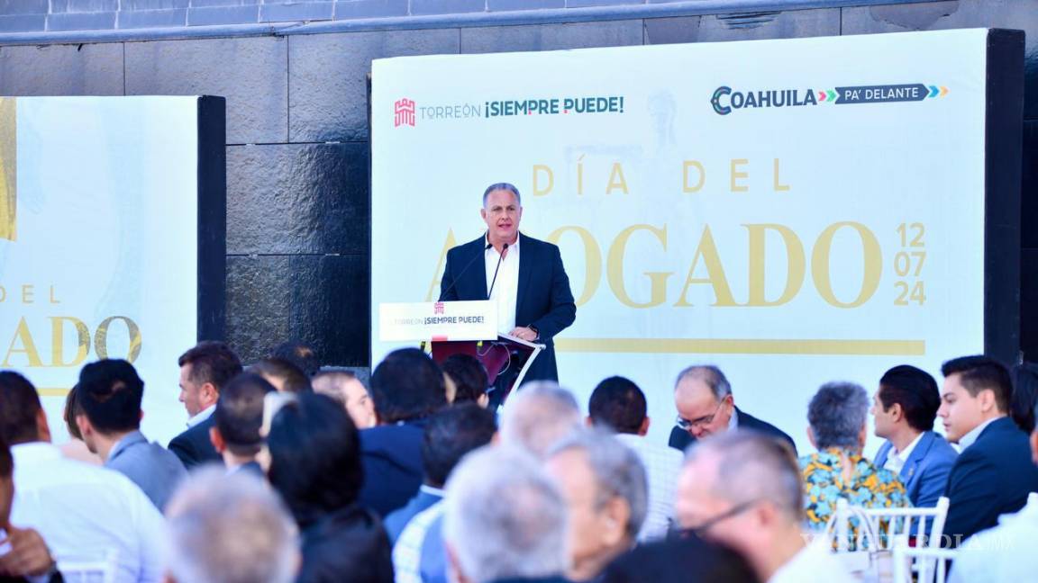 Reconoce Alcalde de Torreón al gremio de abogados por su dedicación y entrega