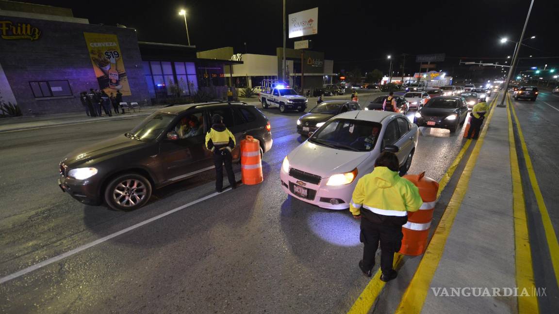 $!El alcalde de Saltillo, José María Fraustro Siller, aseguró que el alcoholímetro es una medida adecuada para la seguridad vial y que siempre funciona bien, sin embargo, es complicado porque siguen ocurriendo percances en horas de la madrugada.