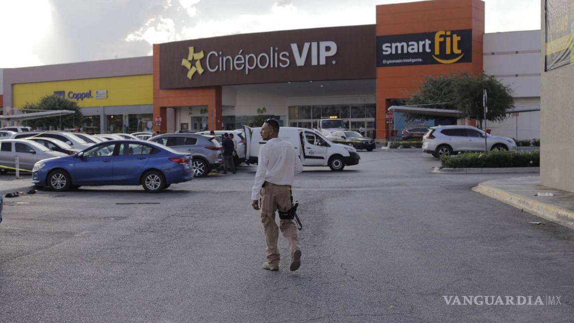 $!Gran movilización causó el ataque al hombre en Plaza Patio.