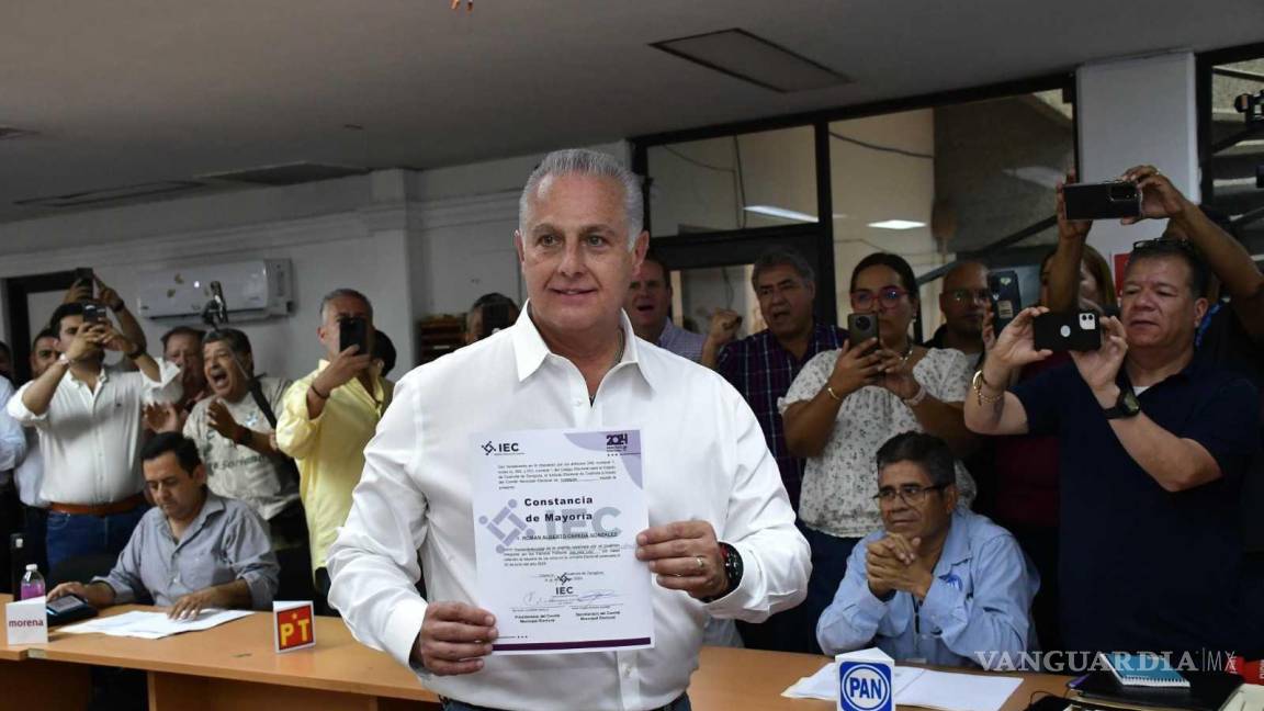 Recibe Román Cepeda constancia de mayoría como alcalde electo de Torreón