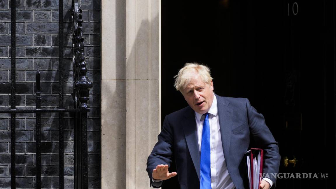 Otros seis ministros del gobierno de Boris Johnson renuncian; suman 27