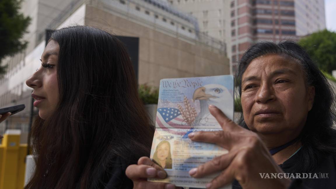 $!Margarita Velez, madre de Andrea Velez, de 32 años, intentan averiguar el paradero de Andrea después de ser detenida por agentes del ICE en una redada migratoria.