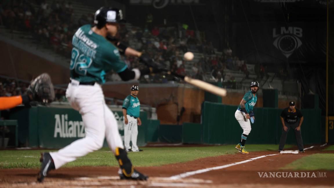 $!La ofensiva de los Saraperos explotó con un rally que cambió el rumbo del partido.