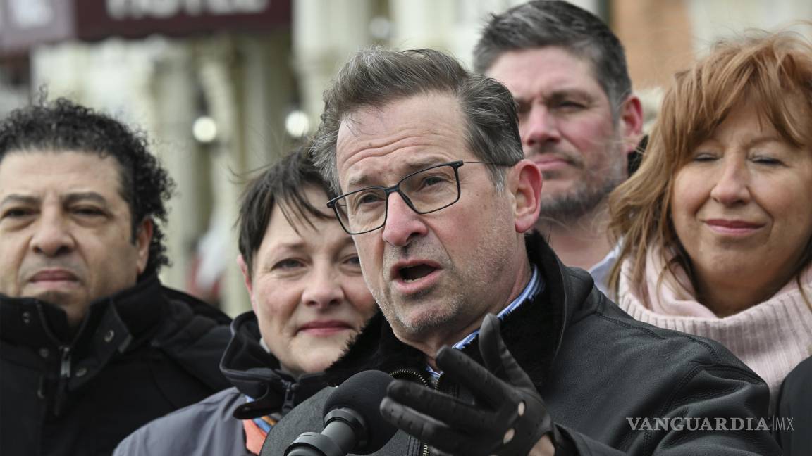 $!El líder del Bloque Quebequense de Canadá, Yves-François Blanchet, lanza su campaña frente al consulado de Estados Unidos en la ciudad de Quebec.