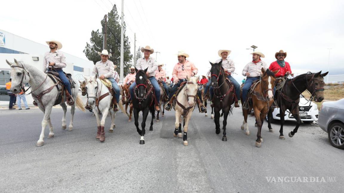 $!Los caballos de alta escuela deslumbraron a los asistentes con su elegancia y destreza en el Rodeo Saltillo 2024.