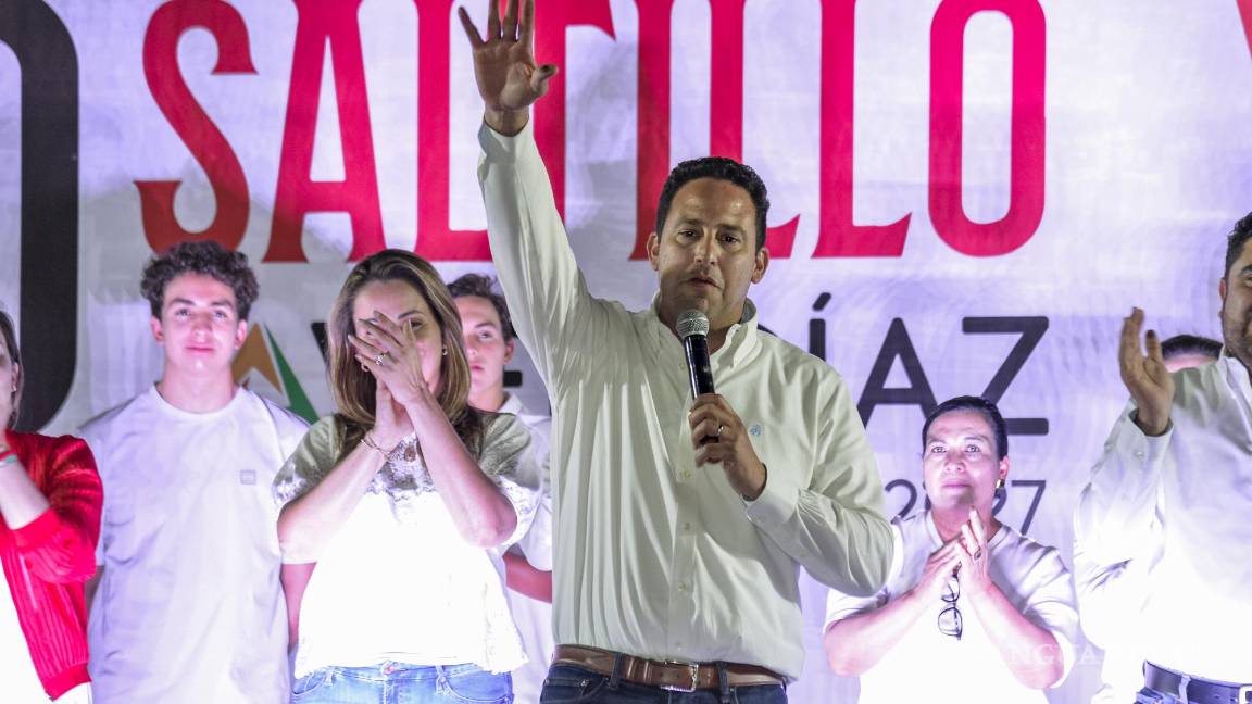 $!Díaz festejó con sus simpatizantes.