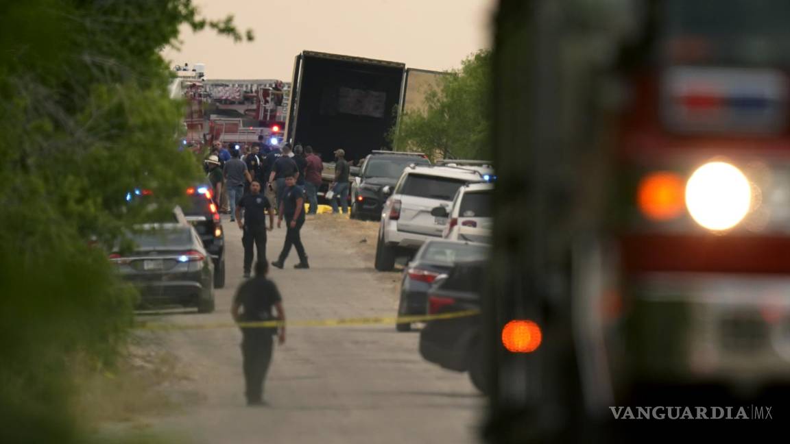 $!Vista del lugar donde se hallaron varios cadáveres en el interior de un camión de carga en San Antonio.