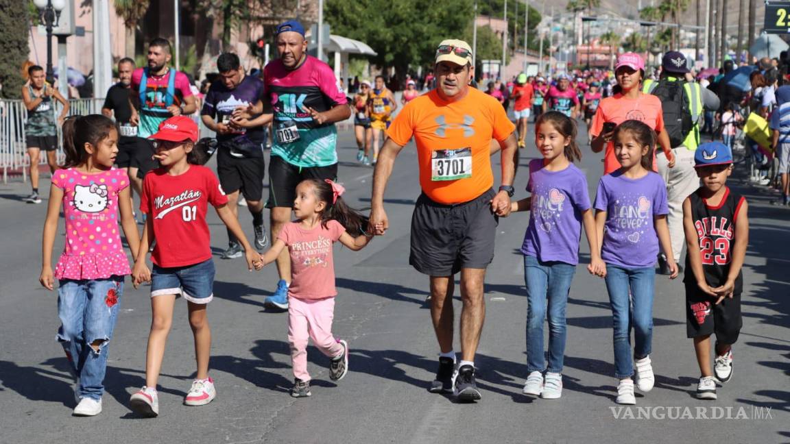 $!Familias corren en el 21K Coahuila.
