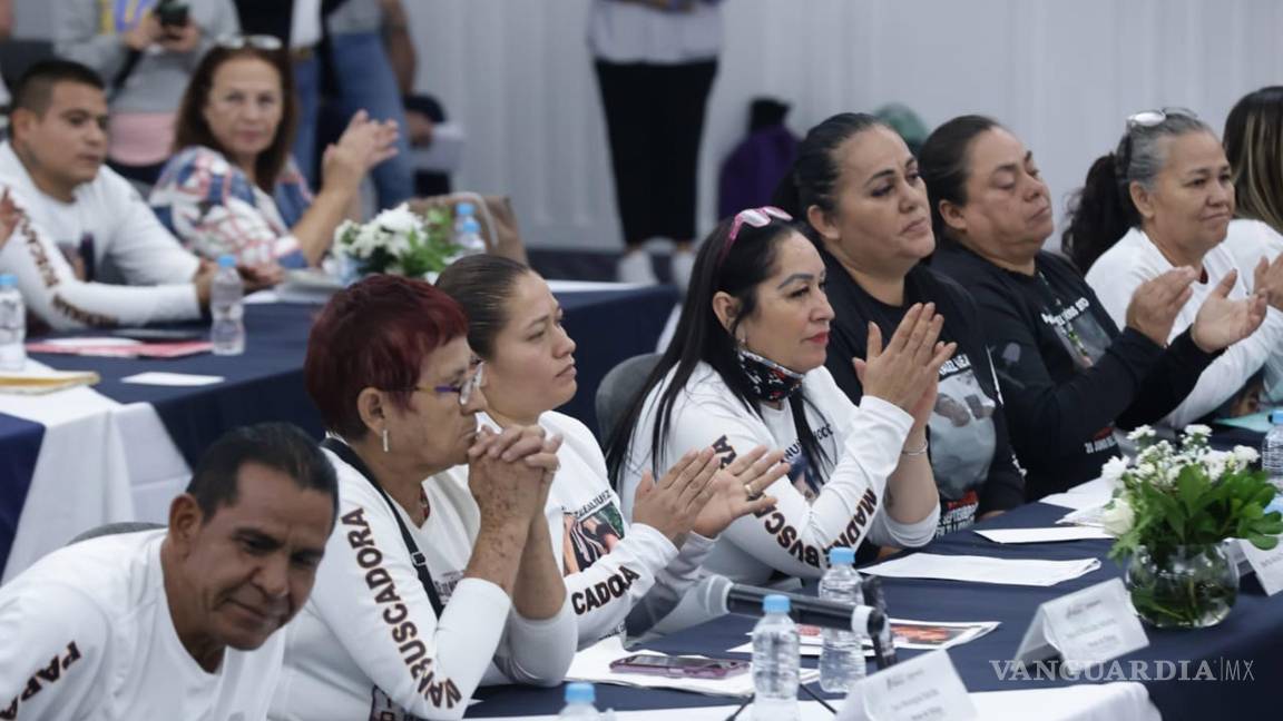 $!Primera mesa de diálogo entre el Colectivo Buscadores Unidos de Jalisco y la secretaria de gobernación, Rosa Icela Rodríguez | Foto: El Universal