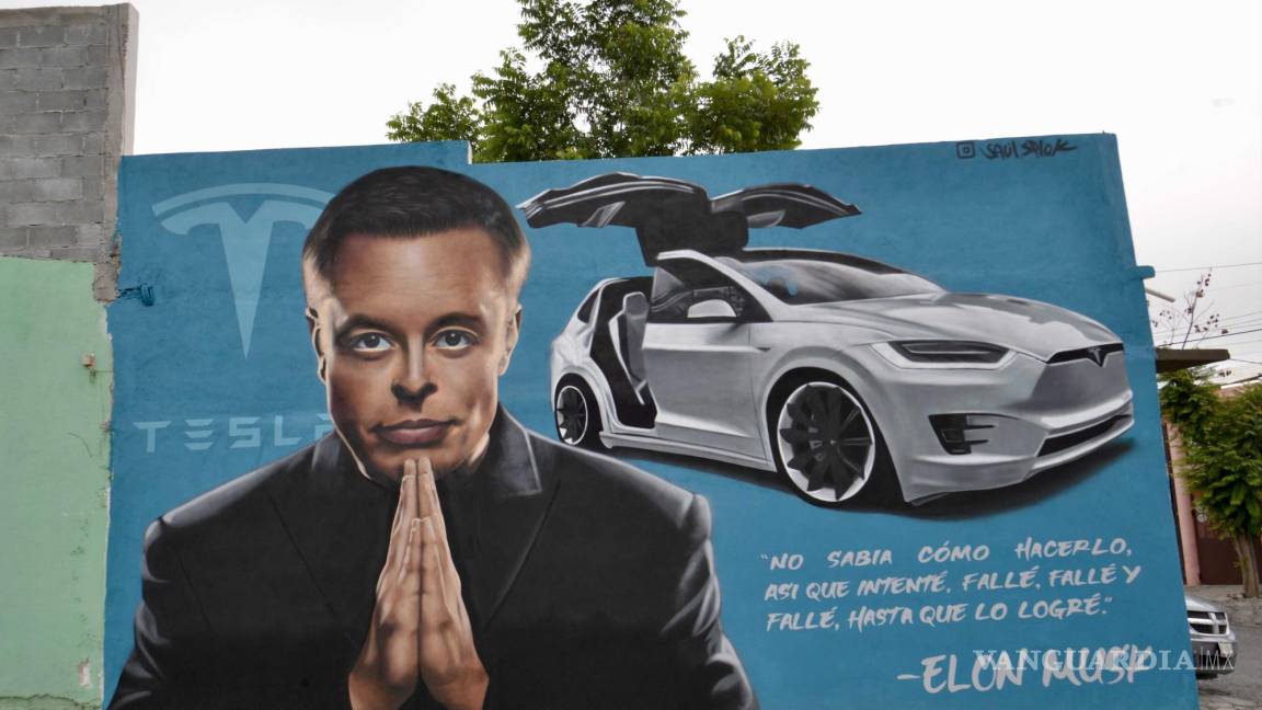 Saúl Arenas se inspira en Elon Musk y le pinta un mural en Línea Verde de Saltillo