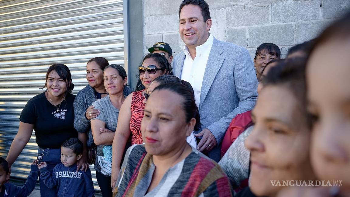 $!Vecinos de Saltillo 2000 acuden a la apertura del nuevo establecimiento.