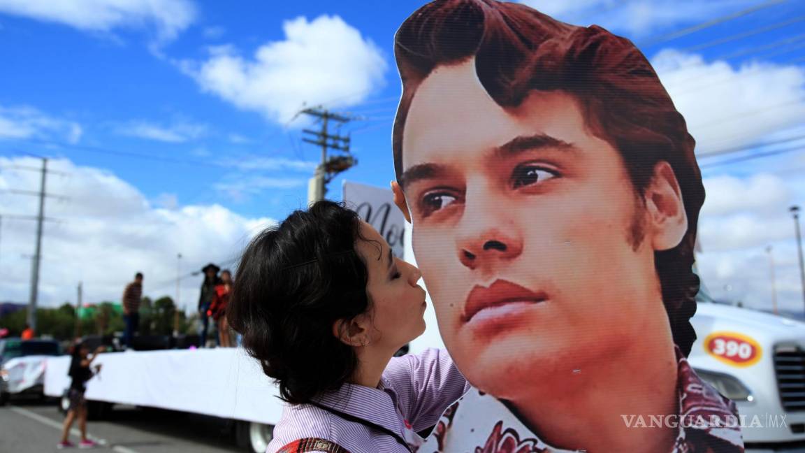 Con desfile y música recuerdan a Juan Gabriel en Ciudad Juárez