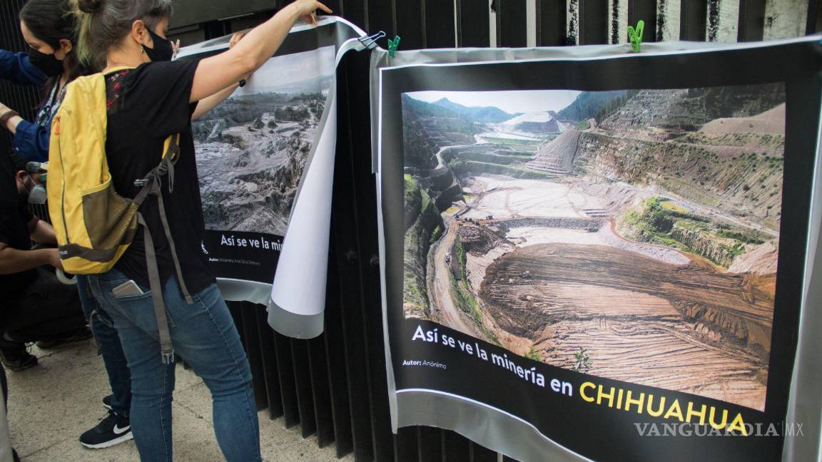 $!Activistas entregan 35 mil firmas para frenar la práctica de la minería en Áreas Naturales Protegidas en México.