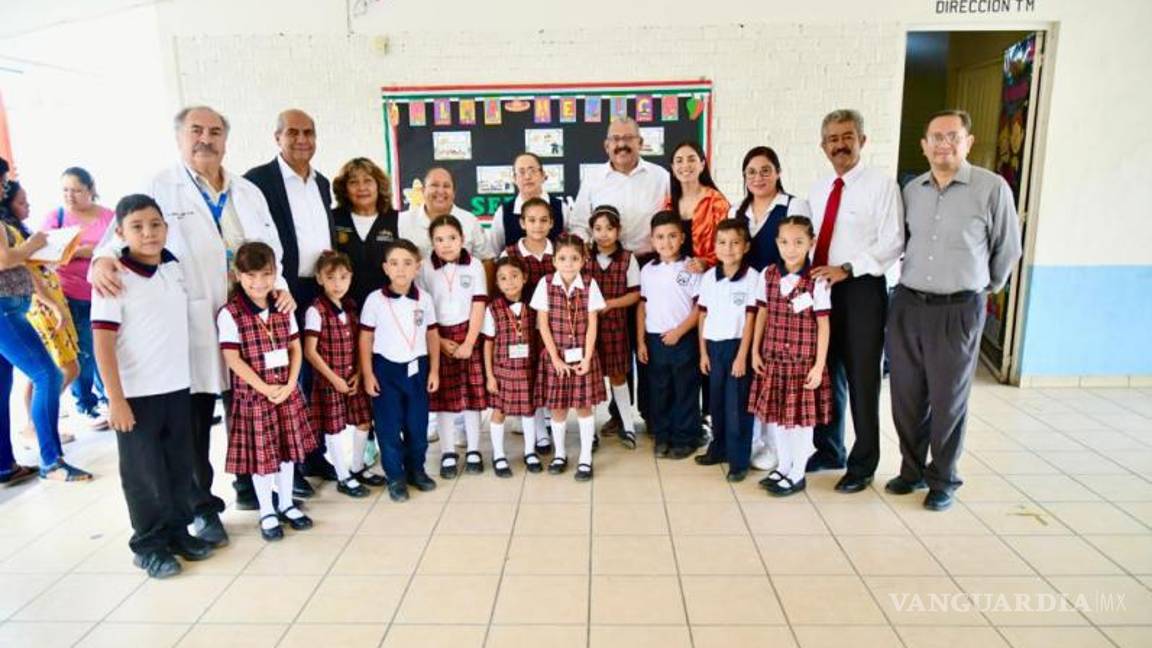 $!El inicio del nuevo ciclo escolar en Monclova también trae consigo la implementación de una brigada de vacunación contra el Covid-19, enfocándose en la protección de los estudiantes a través de la administración de la vacuna Pfizer.