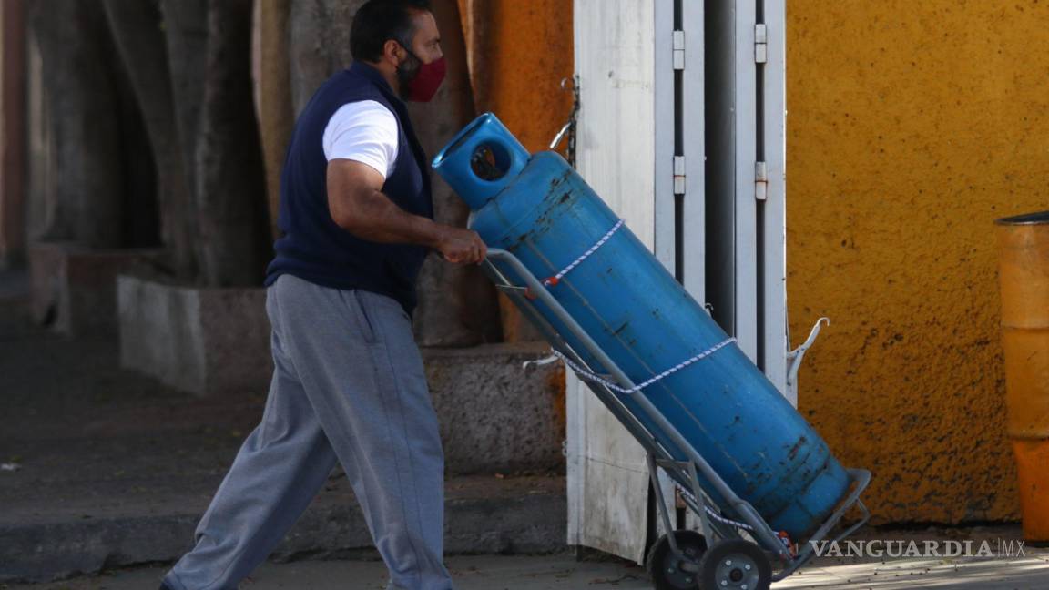 Llegan bajas temperaturas a Saltillo con Gas LP a $10.76 por litro; gasolina roja supera los $27