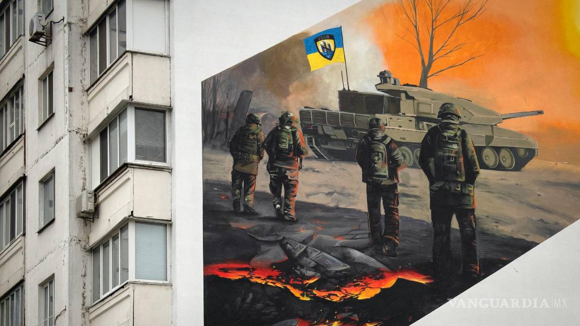 $!01/02/2024. Un mural muestra a soldados voluntarios de la 3ra Brigada de Asalto para honrar la memoria de su compañero Serhiy Mashovets en Kiev, Ucrania,.
