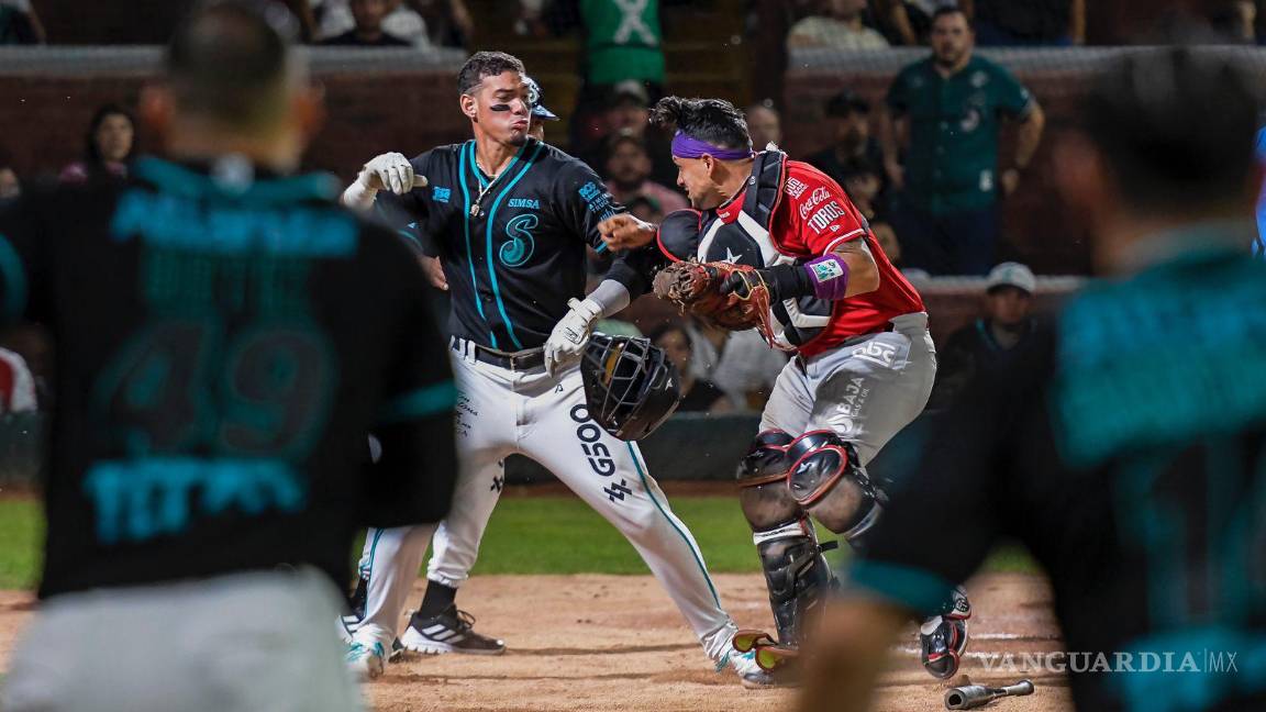 $!Edwin Diaz golpeó a Xorge Carrillo directamente en el rostro.