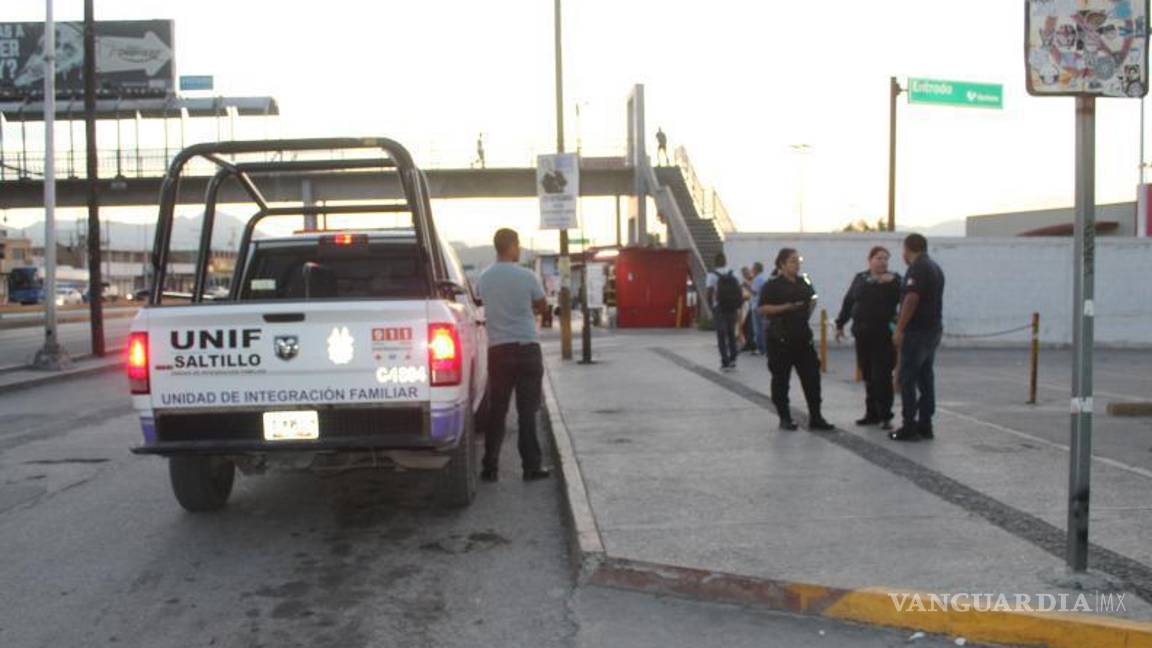 $!Puente peatonal del bulevar Luis Echeverría, sitio donde ocurrió el rescate.