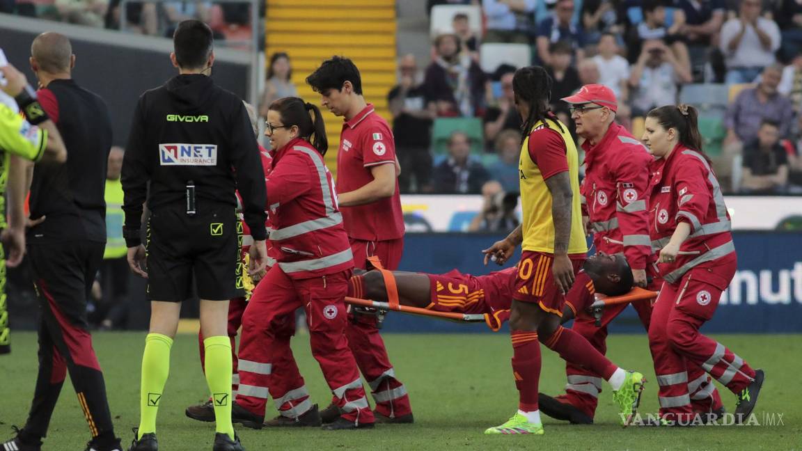 Futbolista de la Roma que colapsó ante el Udinese, sale ileso del hospital