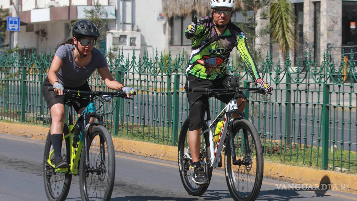 $!Familias saltillenses disfrutaron una jornada dominical de convivencia y actividad física en el bulevar Venustiano Carranza.