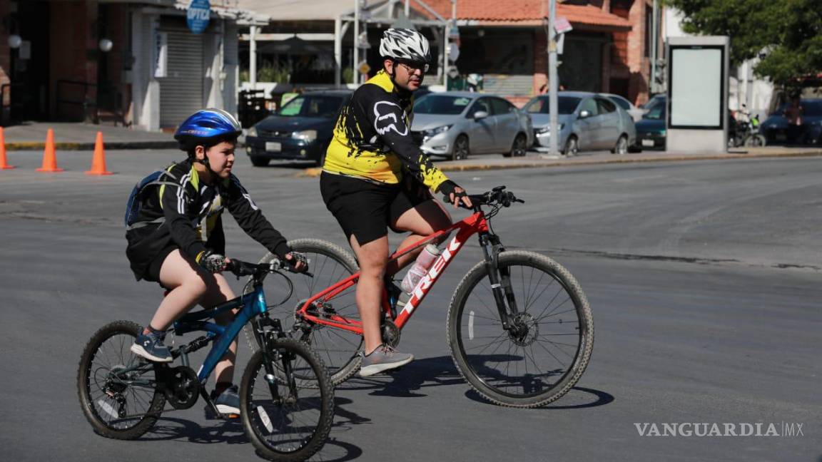 $!Los ciudadanos aprovecharon el bulevar Venustiano Carranza para ejercitarse, convivir en familia y participar en actividades recreativas y educativas.
