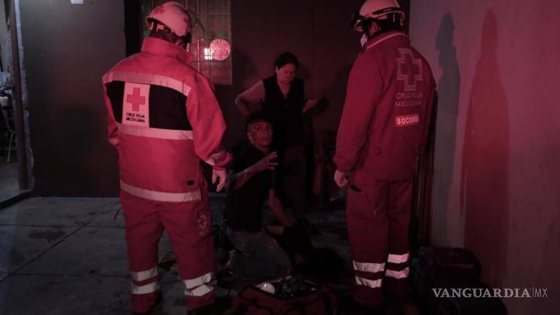 $!La madre del hombre dijo que estuvieron tomando bebidas embriagantes, y la joven al salir a la cochera se cayó y se golpeó en la cabeza.