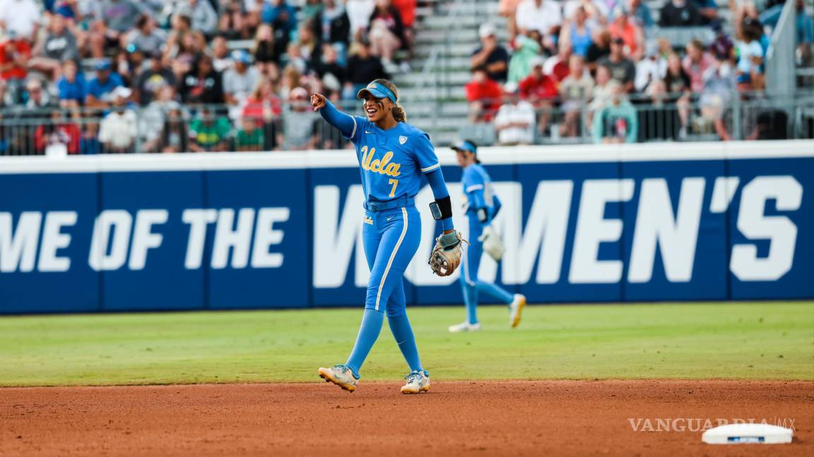 Maya Brady, heredera de la dinastía Brady, se prepara para la Serie Mundial Universitaria de Softbol