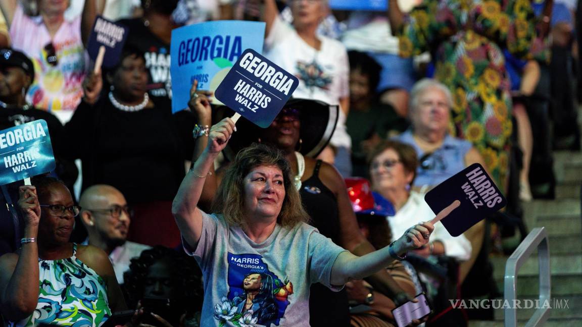 $!Cientos de simpatizantes de Kamala estuvieron apoyando a la actual vicepresidenta durante el mitin en Georgia.