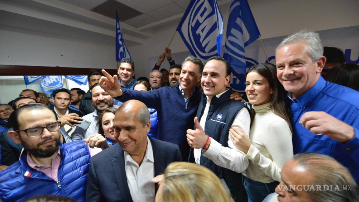Sellan alianza con PRI y PRD por candidatura a Coahuila; Manolo Jiménez se registra ante el PAN