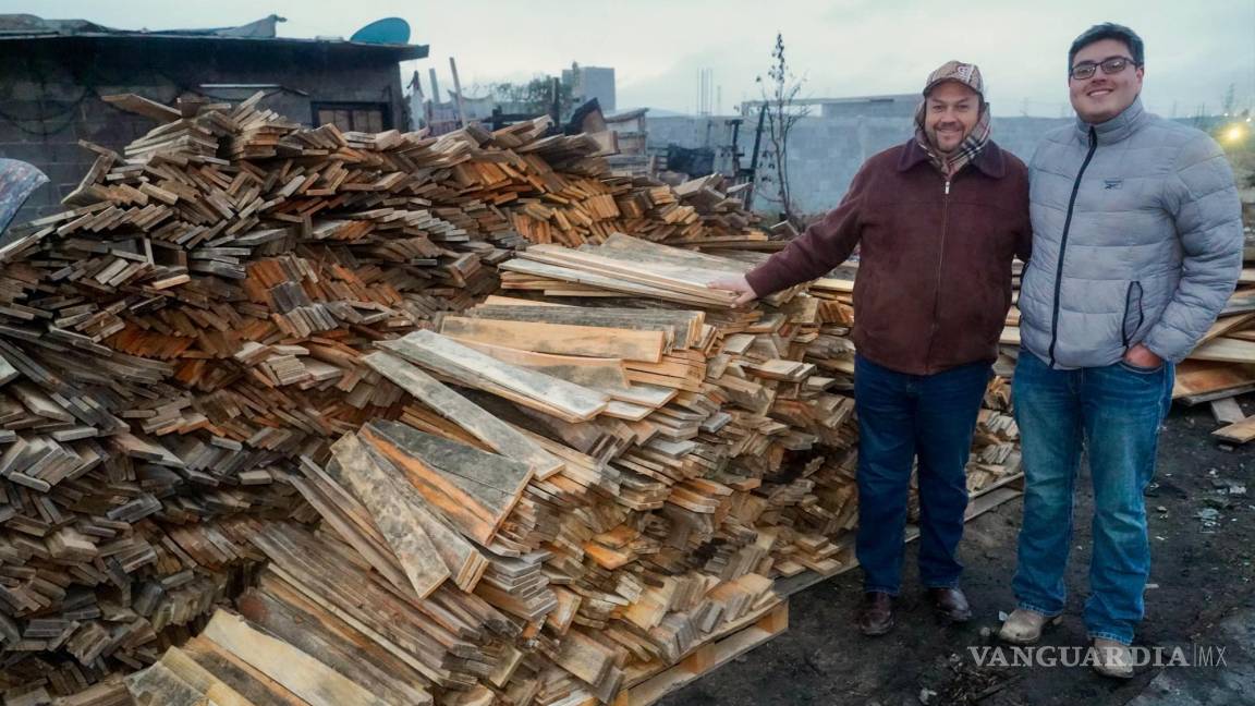 Lleva Alcalde de Ramos Arizpe madera, medicinas, cobijas y comida caliente a afectados por incendio en la colonia Urbivilla