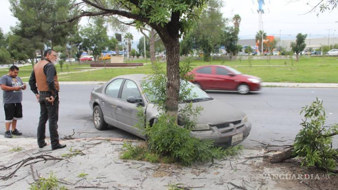 $!El vehículo siniestrado fue trasladado a un corralón, donde quedó a disposición del Ministerio Público .