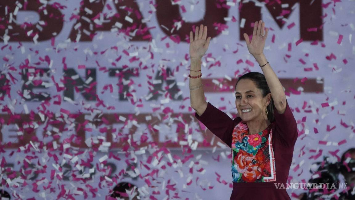 $!Claudia Sheinbaum, candidata a la presidencia de la República por parte de la coalición “Sigamos Haciendo Historia” durante su arranque de campaña en el Zócalo.