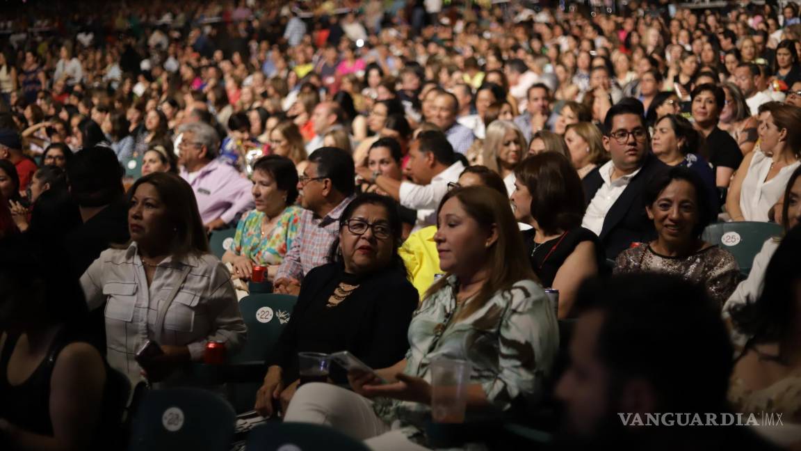 $!El Auditorio Parque Las Maravillas se llenó para recibir a las cantantes.