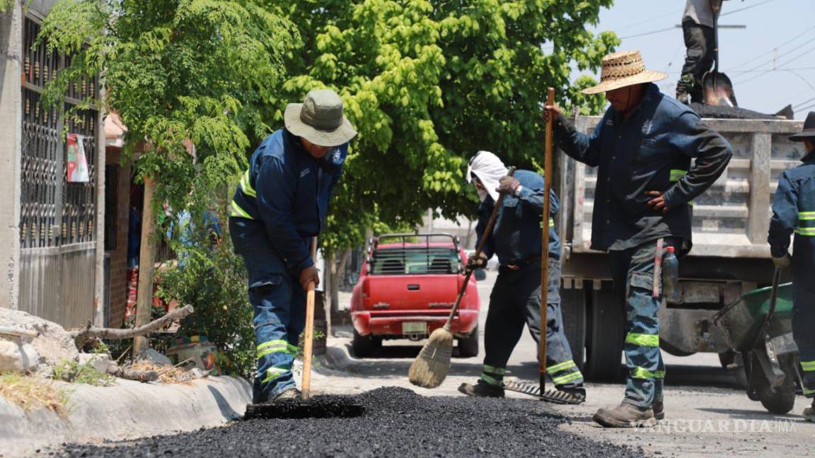 ¿Cansado de esquivar baches? Realiza Municipio de Saltillo reparaciones en calles tras fuertes lluvias