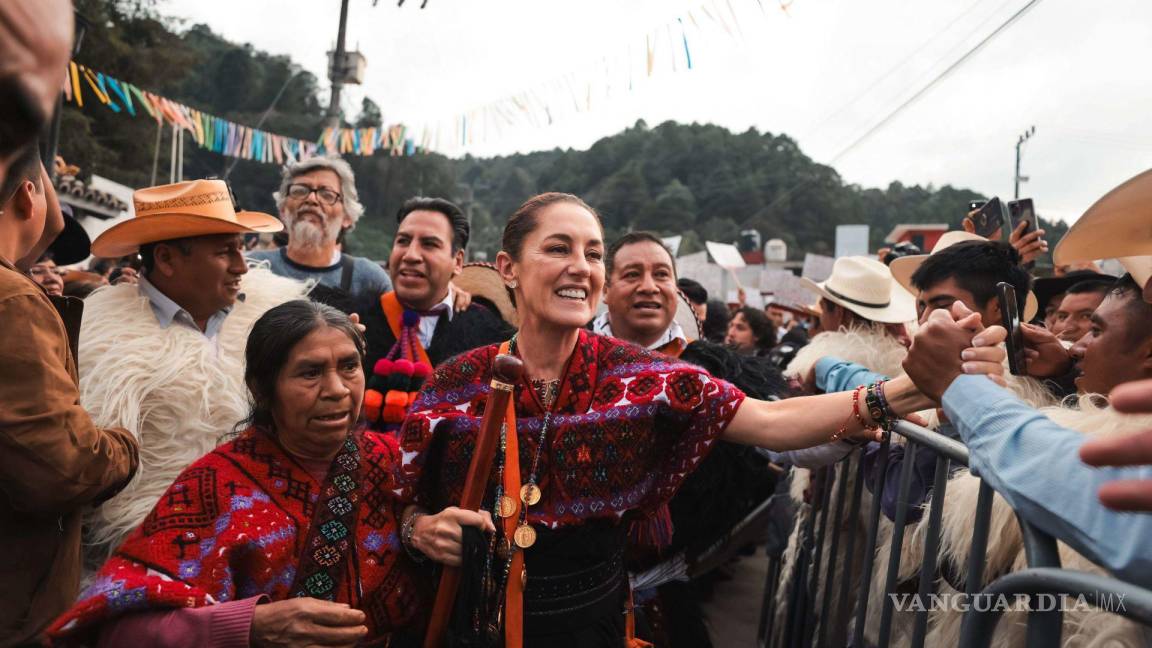 Supera Sheinbaum a Xóchitl Gálvez por 24 puntos en encuesta de El Universal