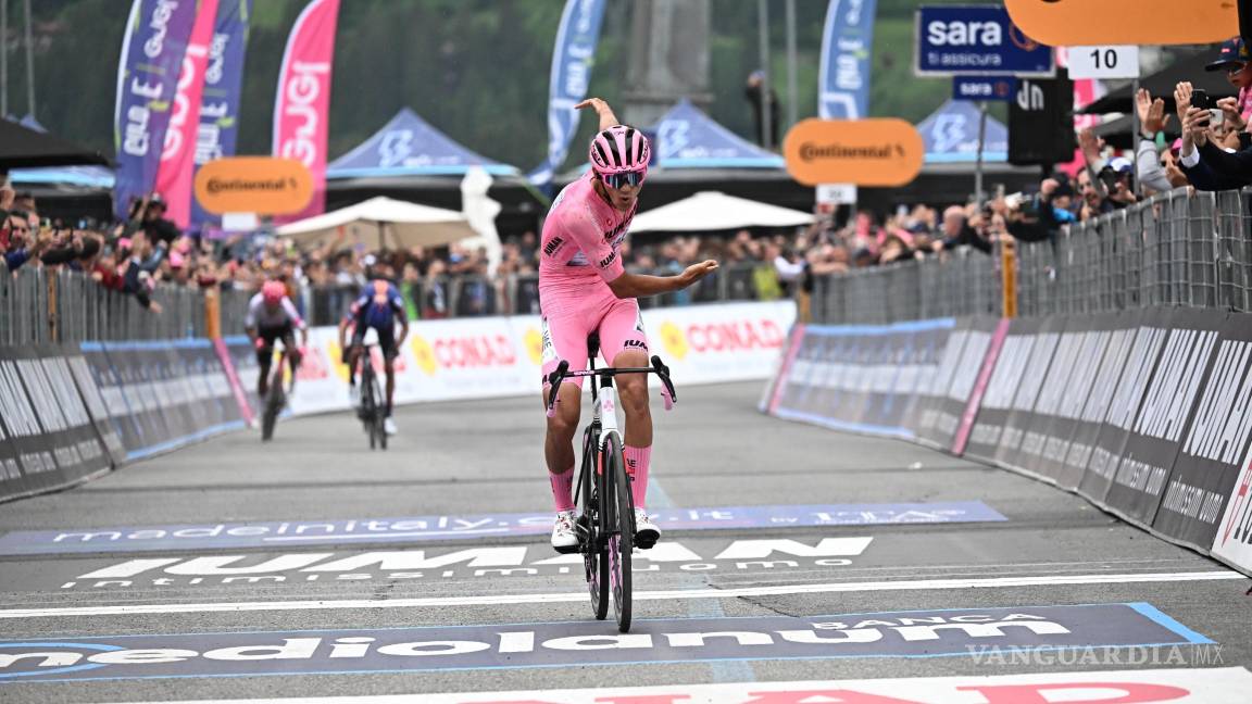 Isaac del Toro hace historia en el Giro de Italia: gana la Etapa 17 y mantiene la maglia rosa