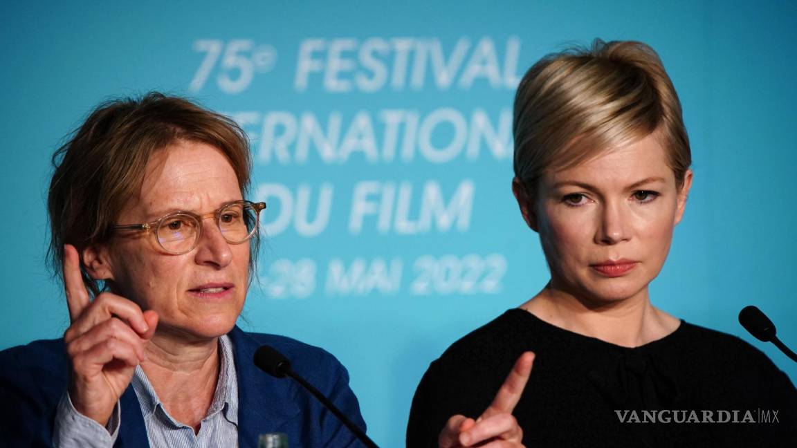 $!Kelly Reichardt (i) y Michelle Williams asisten a la conferencia de prensa de ‘Showing Up’ durante la 75ª edición del Festival de Cine de Cannes.