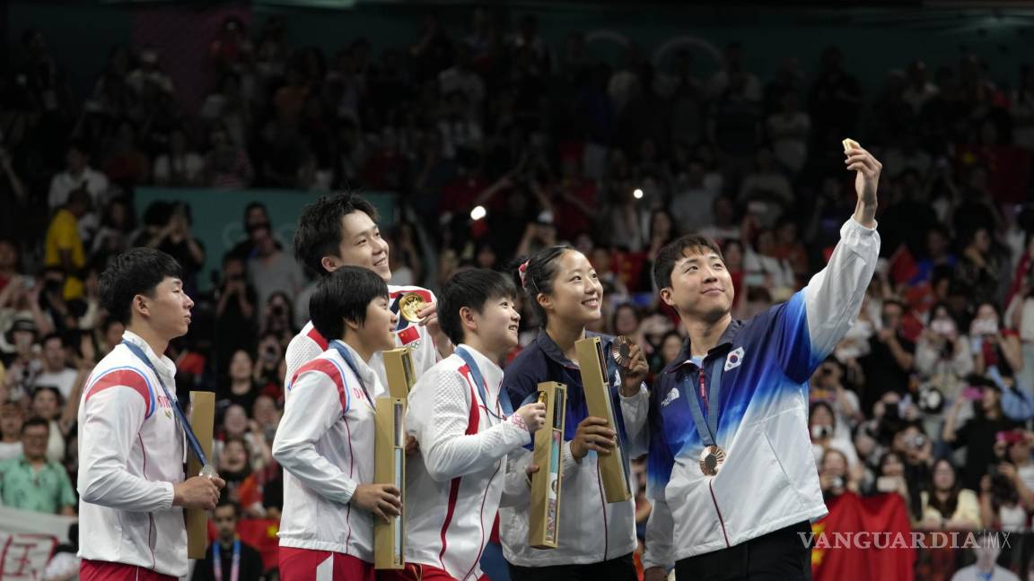 La icónica selfie ‘de la paz’ en París 2024: premiación de tenis de mesa deja histórica foto entre Corea del Sur, Corea del Norte y China