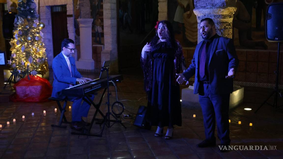 Viven una ‘Noche Azul’ en el CECUVAR: Ofrecen recital de canción mexicana y cubana