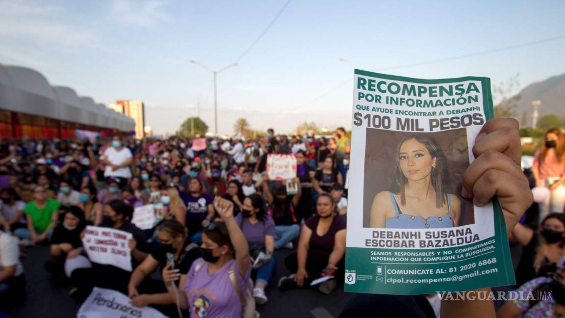 $!Grupos feministas protestaron tras confirmarse la muerte de Debanhí Escobar a 13 días de su desaparición en el municipio de Escobedo, Nuevo León.