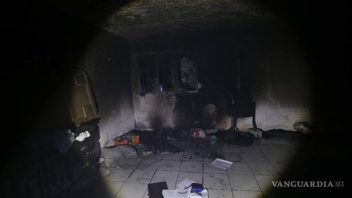 Saltillo: prende fuego a su casa para evitar ser anexado ‘a la fuerza’