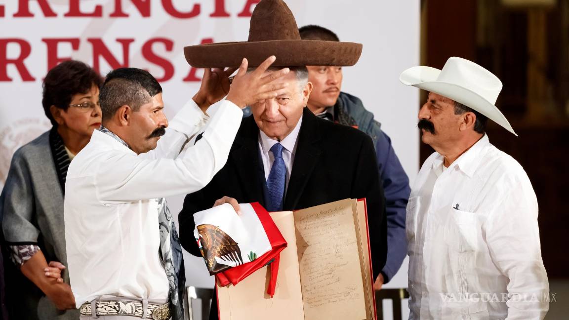 $!Afirma AMLO que su plan contra el robo de combustible fortalece al peso