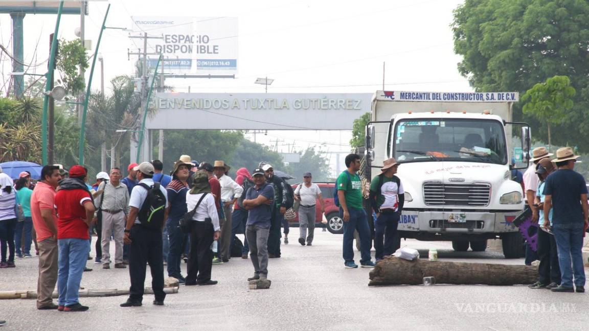 CNTE bloquea carreteras a Chiapas en protesta por Reforma Educativa