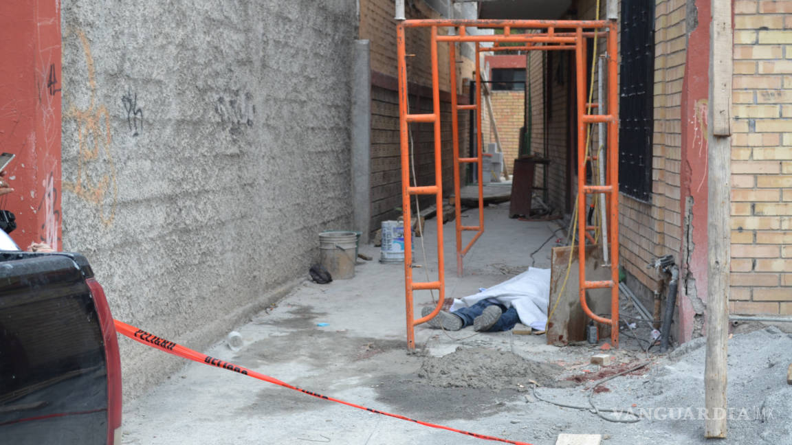 Falla andamio y trabajador de la construcción cae a su muerte en colonia de Saltillo