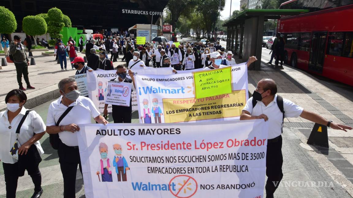 Protestan empacadores en el Zócalo ante falta de trabajo